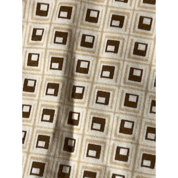 2 Pair Womens Izod XFG Stretch Gold Shorts Geometric Brown Blue 12" Inseam Sz 16 - Picture 3 of 10